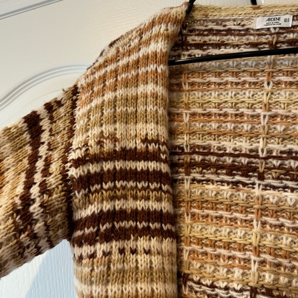 Cropped Striped Knit Cardigan - Picture 3 of 5